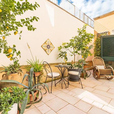 Dimora Le Tre Muse Guesthouse Lecce Kültér fotó