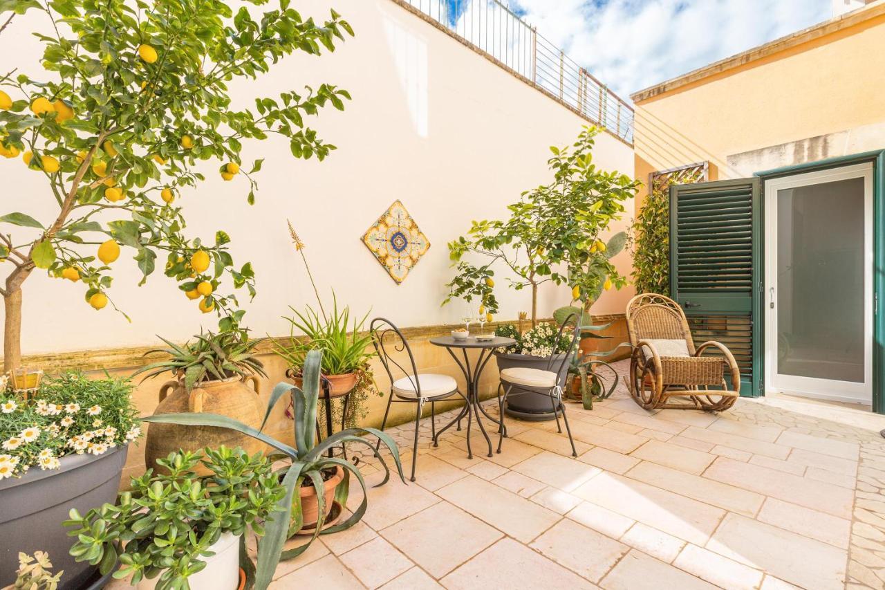 Dimora Le Tre Muse Guesthouse Lecce Kültér fotó