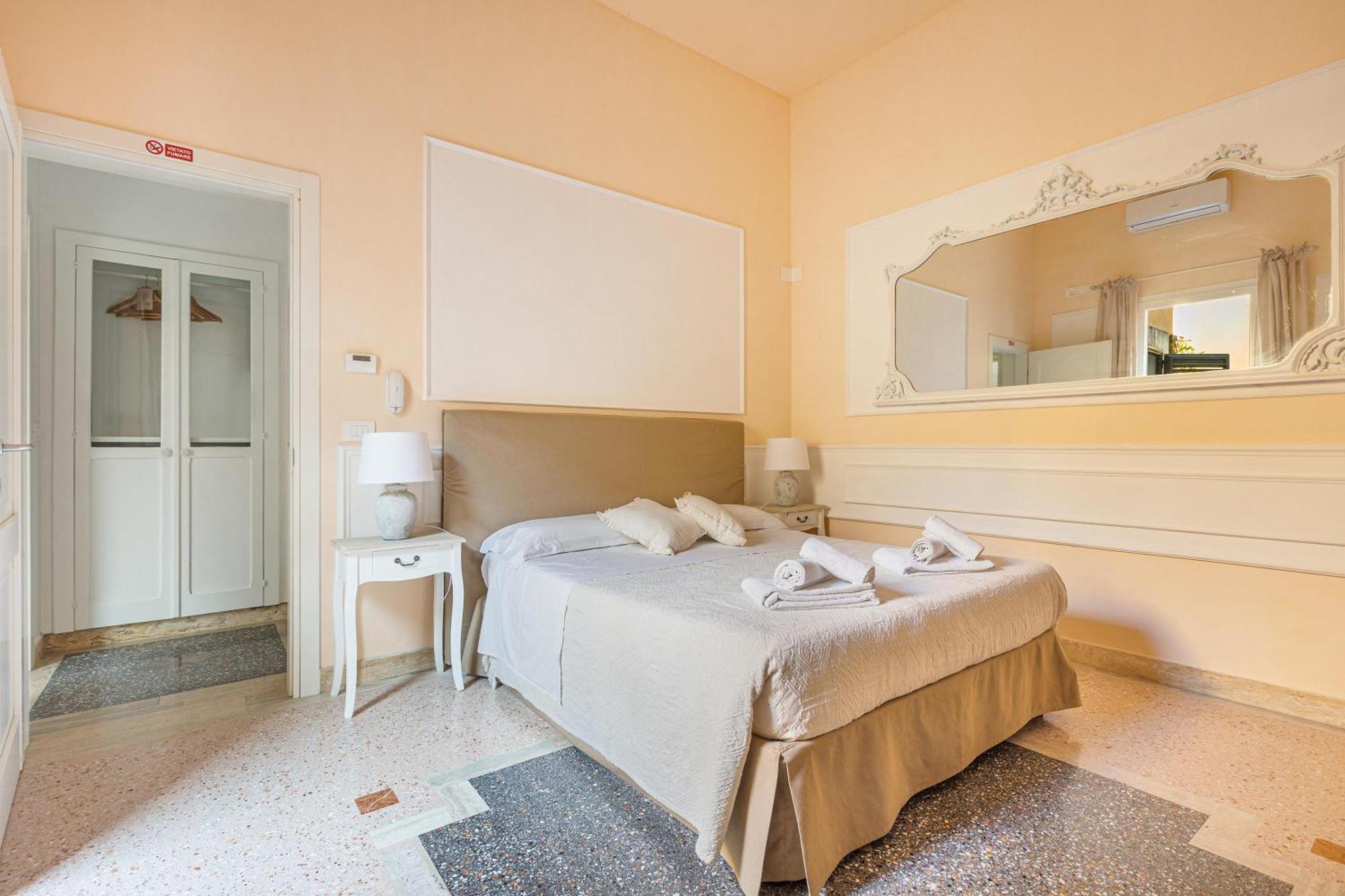 Dimora Le Tre Muse Guesthouse Lecce Kültér fotó