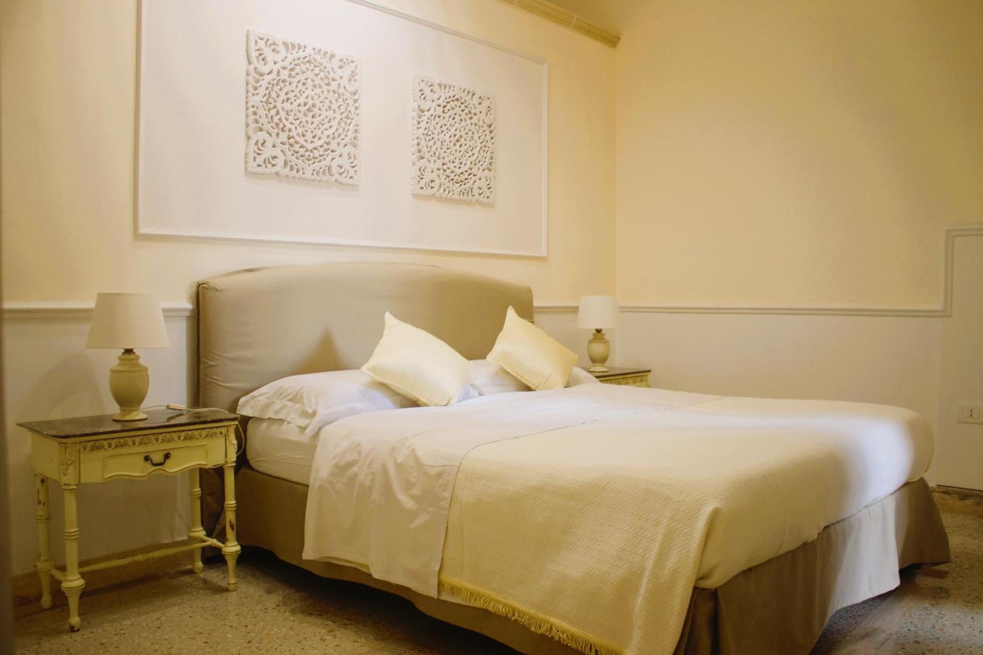Dimora Le Tre Muse Guesthouse Lecce Kültér fotó