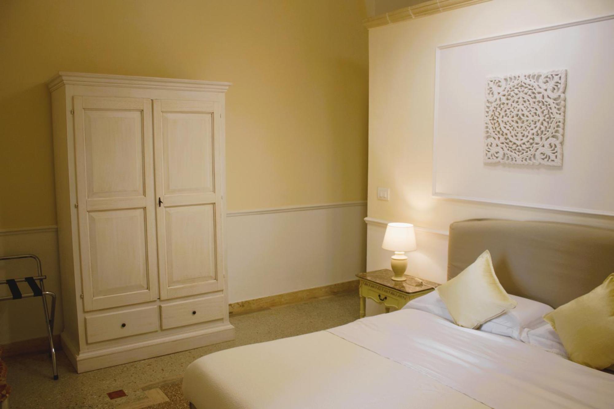 Dimora Le Tre Muse Guesthouse Lecce Kültér fotó