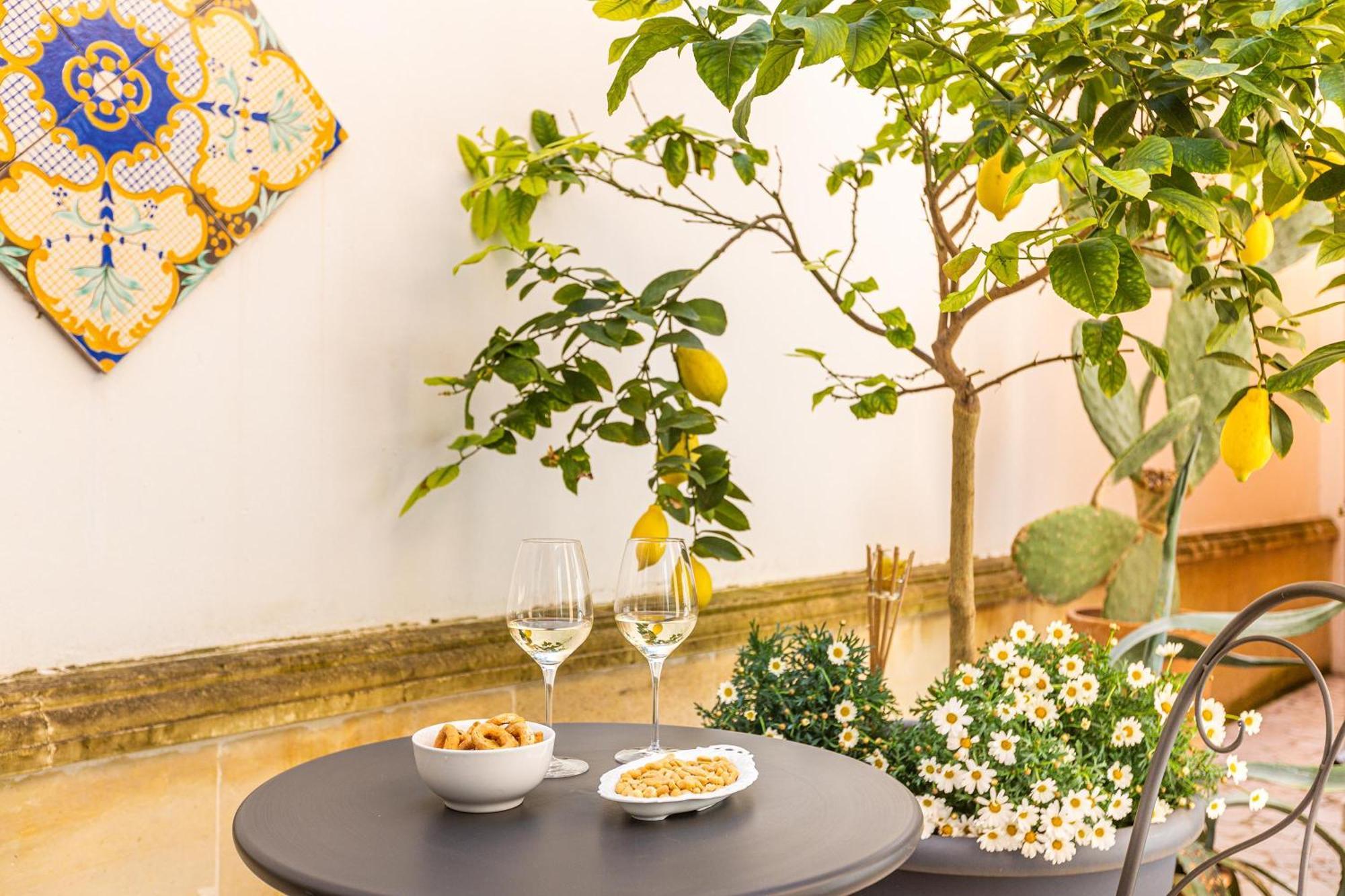 Dimora Le Tre Muse Guesthouse Lecce Kültér fotó