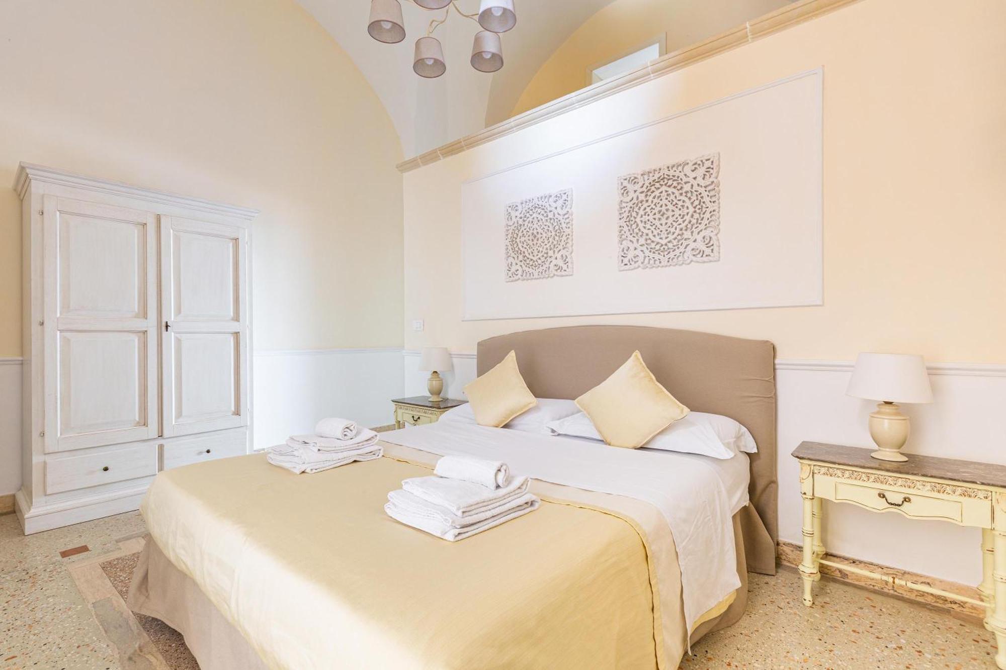 Dimora Le Tre Muse Guesthouse Lecce Kültér fotó