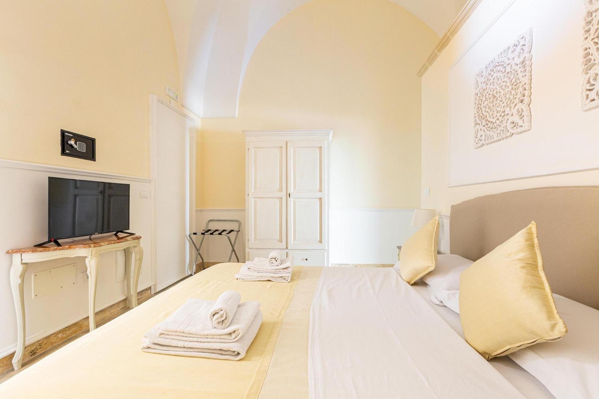 Dimora Le Tre Muse Guesthouse Lecce Kültér fotó